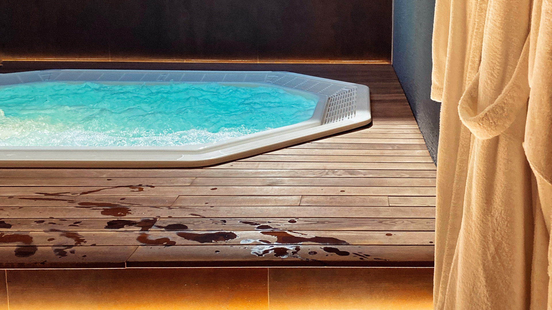 Couverture de spa : comment bien choisir, entretenir et savoir quand remplacer la sienne